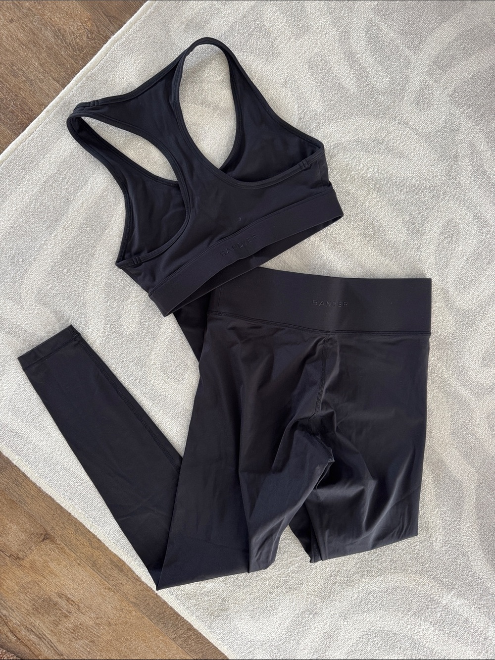 Bandier Black Seamless Sports Bra and Leggings Set